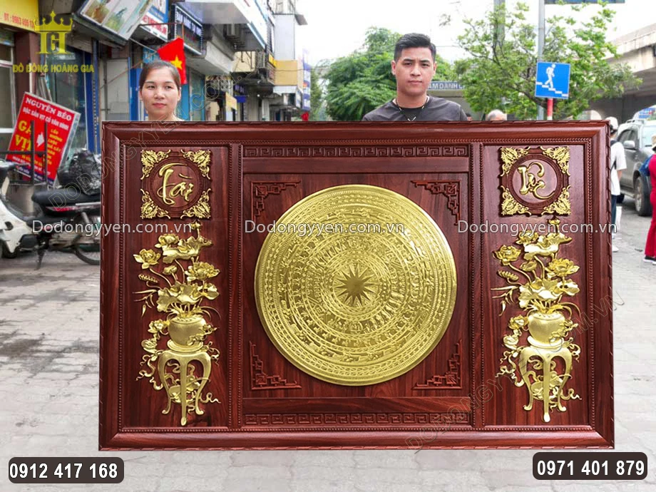 Tranh Mặt Trống Đồng Đ&ocirc;i Lục B&igrave;nh Hoa Sen T&agrave;i Lộc Thếp V&agrave;ng 24K